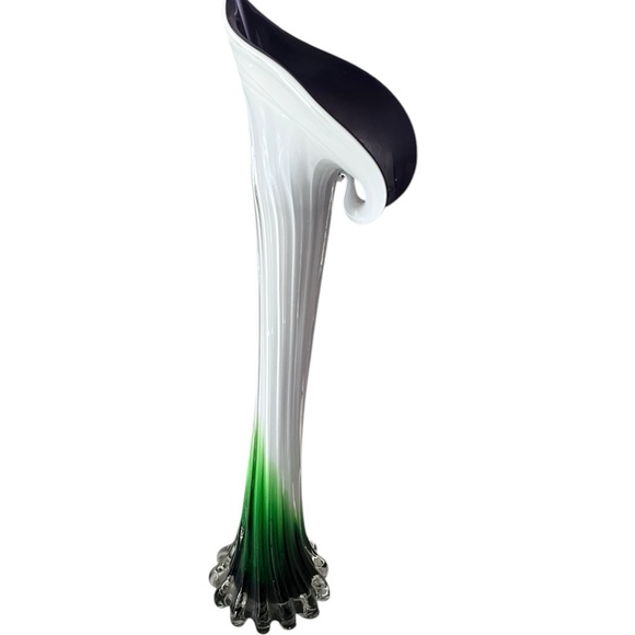 Elegant Purple and Green Glass Vase - Picture 5 of 7